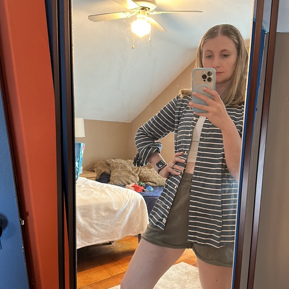 Gap shrunken boyfriend button down - Picture 6 of 7